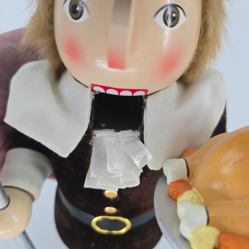 Vintage 2003 Nutcracker Village Thanksgiving Pilgrim Man with Turkey  14